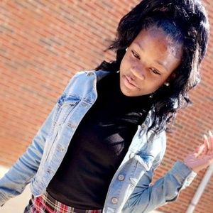 Meet your Posher, Yonna